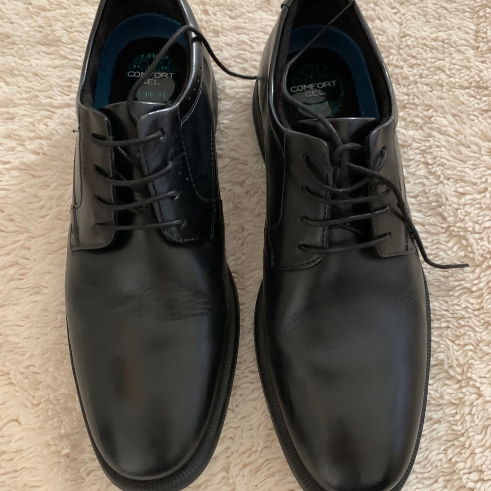 Nunn Bush Size 9 black dress shoe